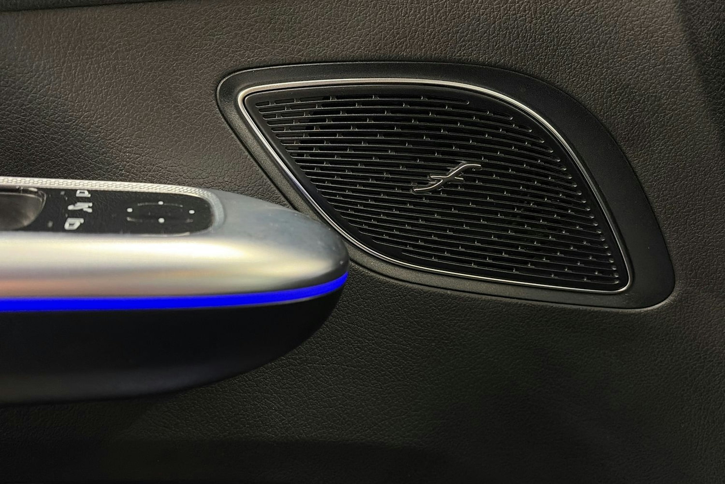 harmaa Mercedes-Benz EQE SUV 2023 kuva 20.