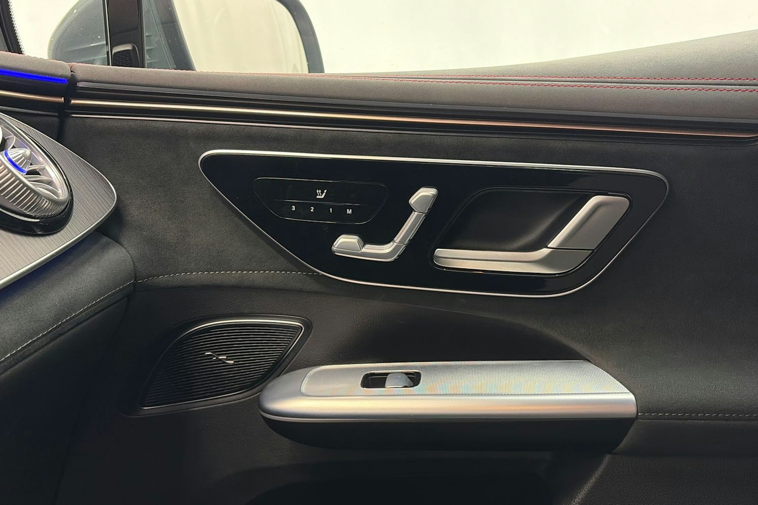 harmaa Mercedes-Benz EQE SUV 2023 kuva 21.