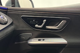 harmaa Mercedes-Benz EQE SUV 2023 kuva 21.