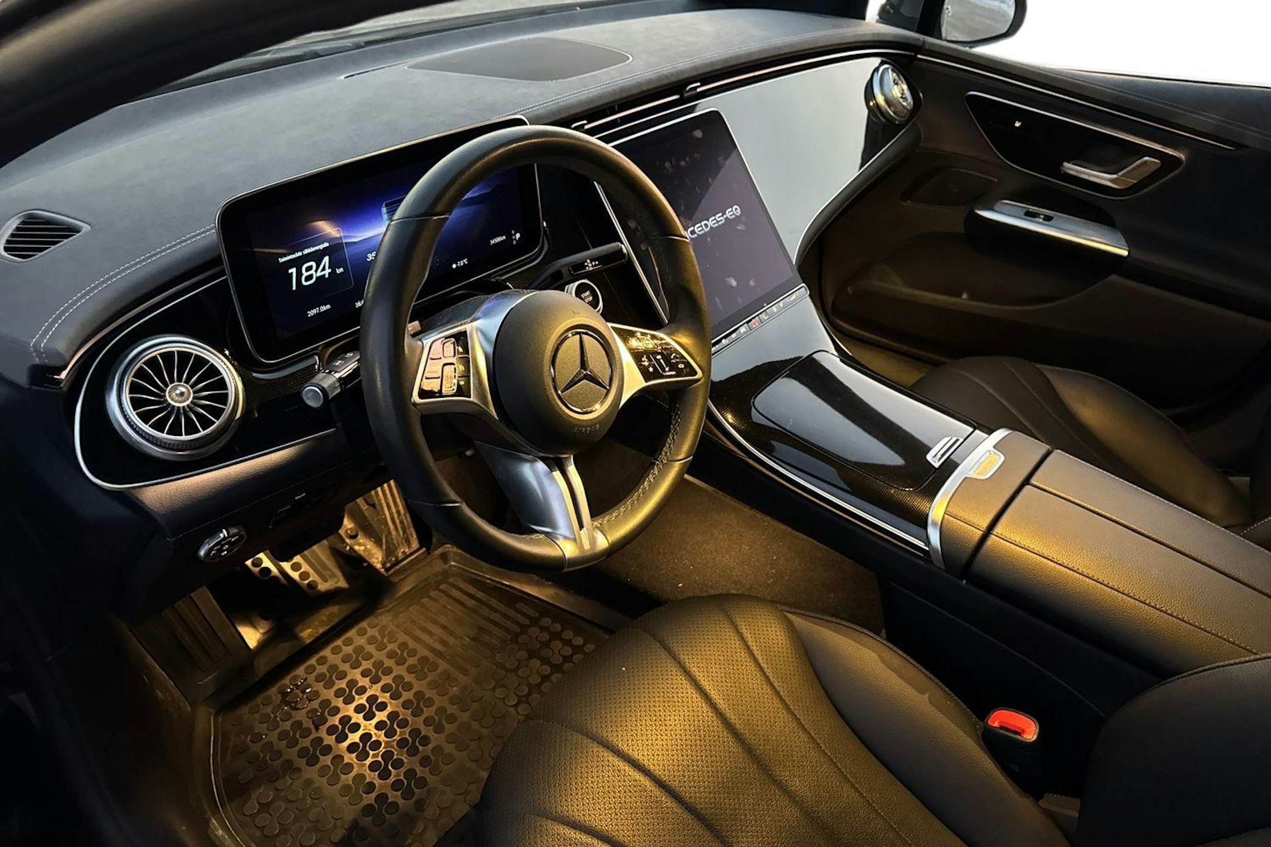 musta Mercedes-Benz EQE 2023 kuva 3.