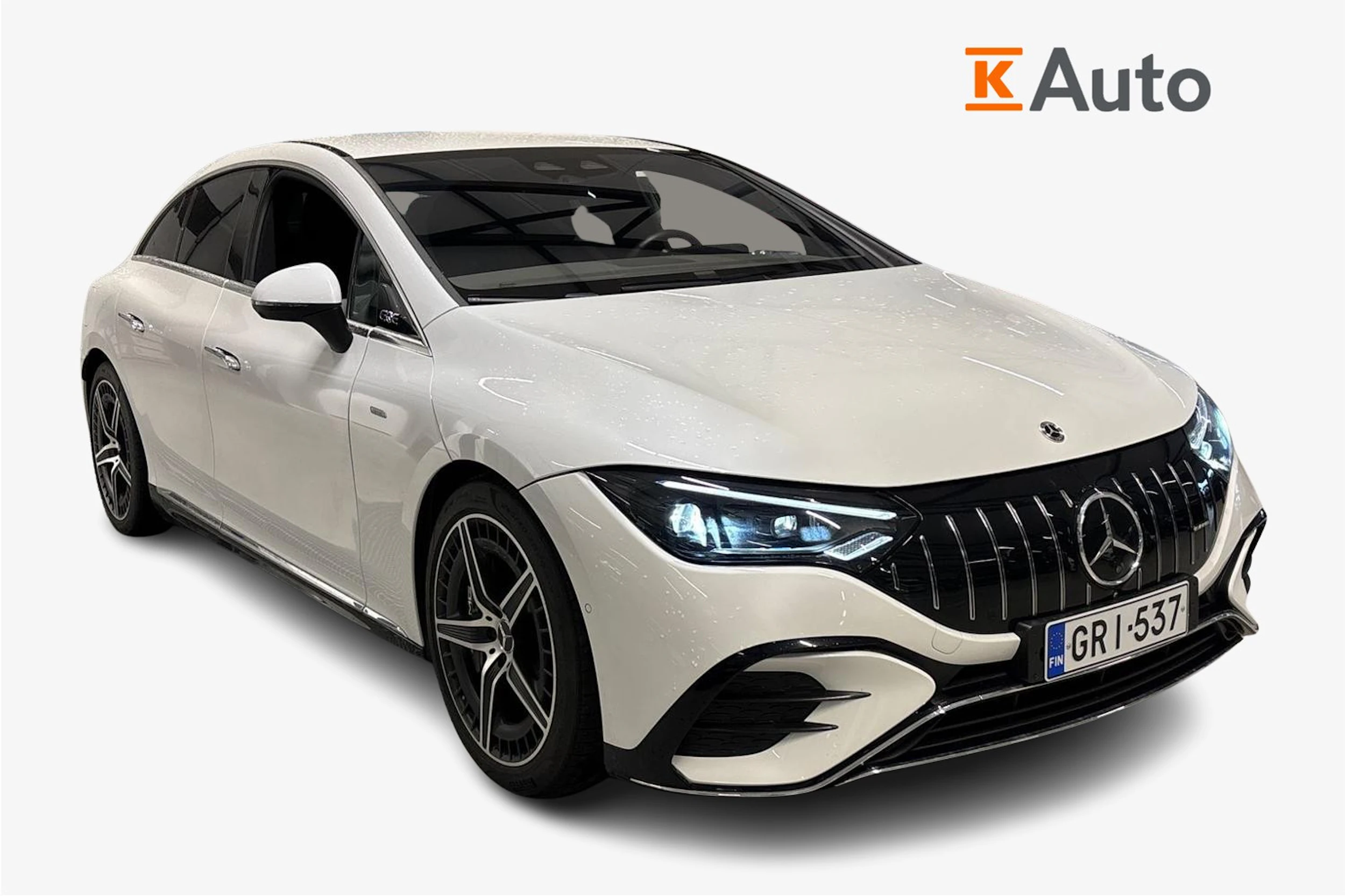 valkoinen Mercedes-Benz EQE 2023 kuva 1.