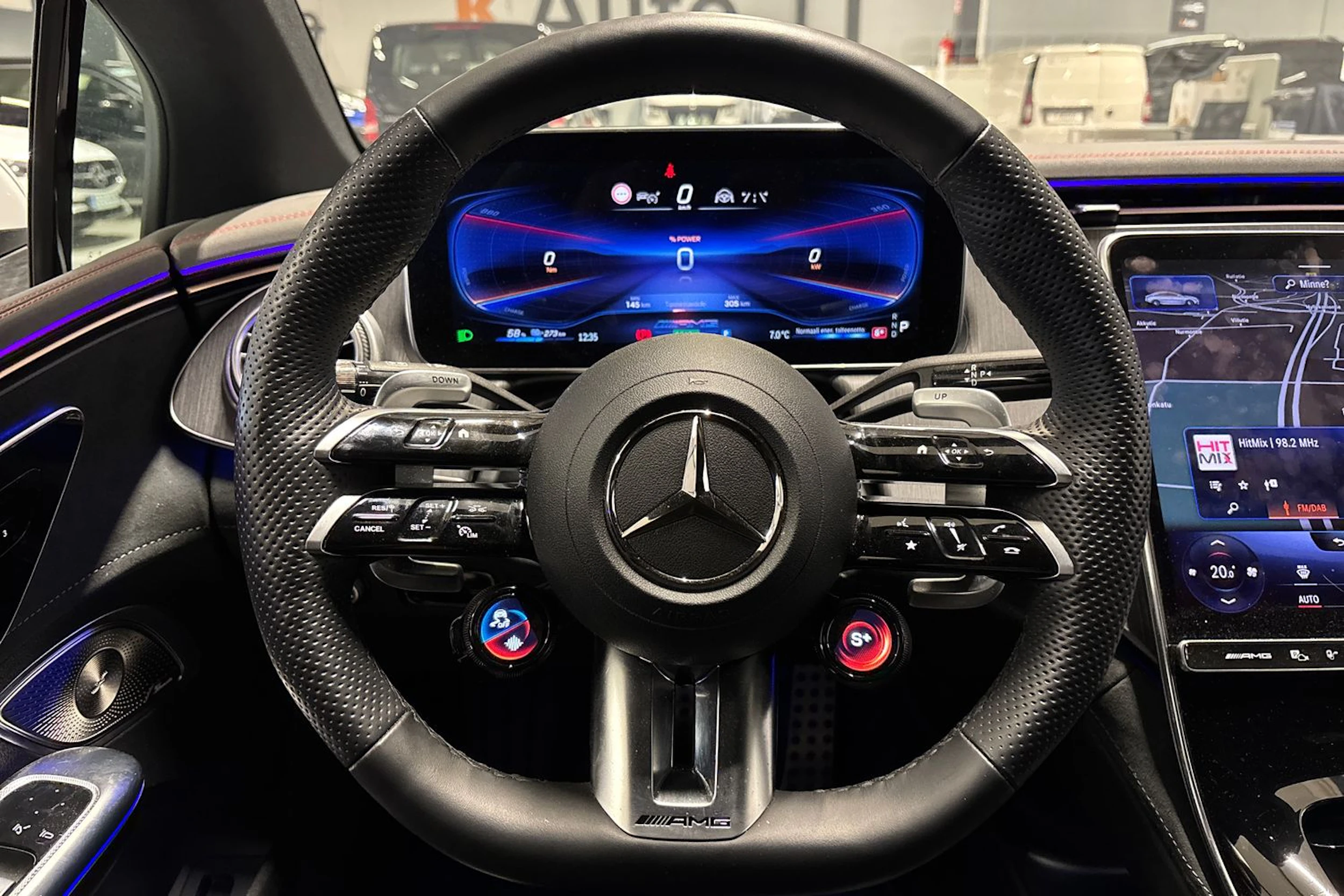valkoinen Mercedes-Benz EQE 2023 kuva 6.