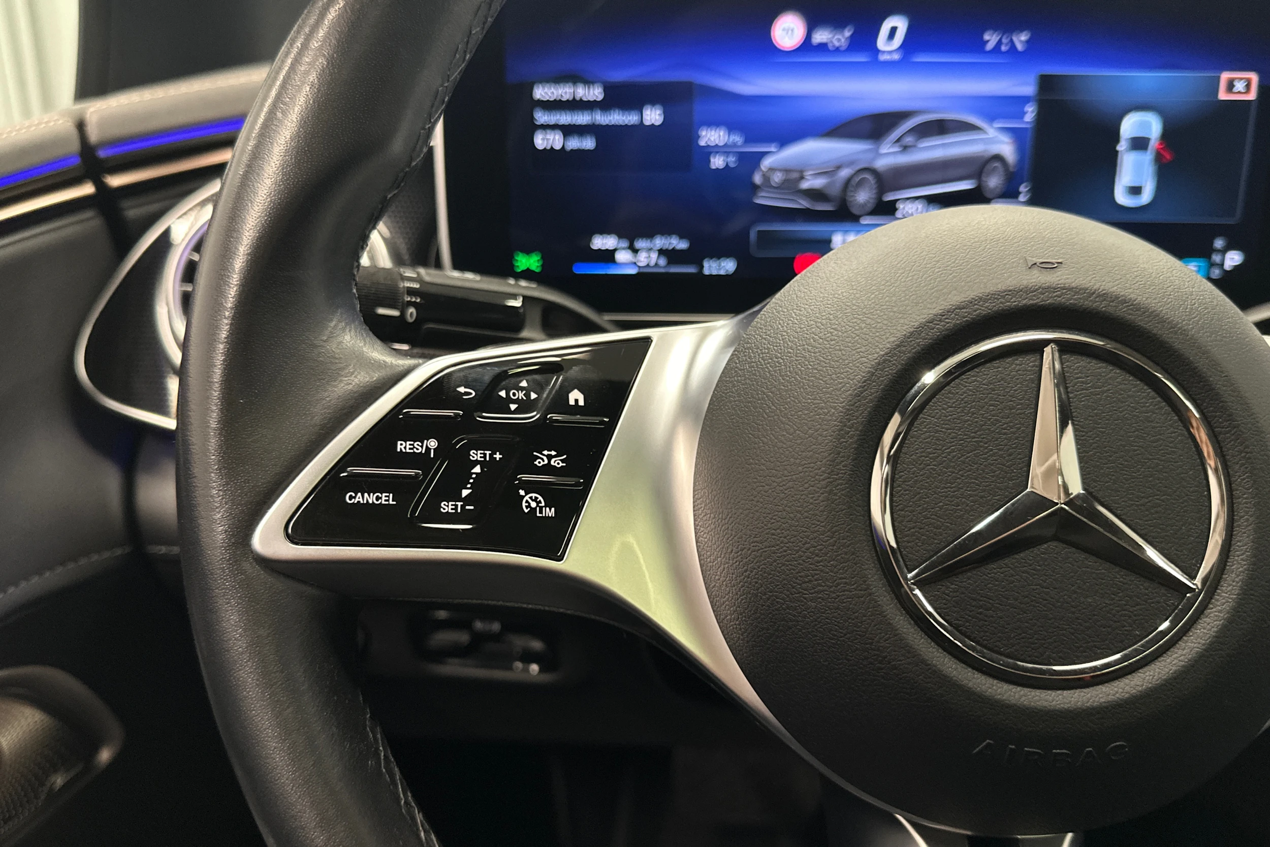 musta Mercedes-Benz EQE 2023 kuva 15.