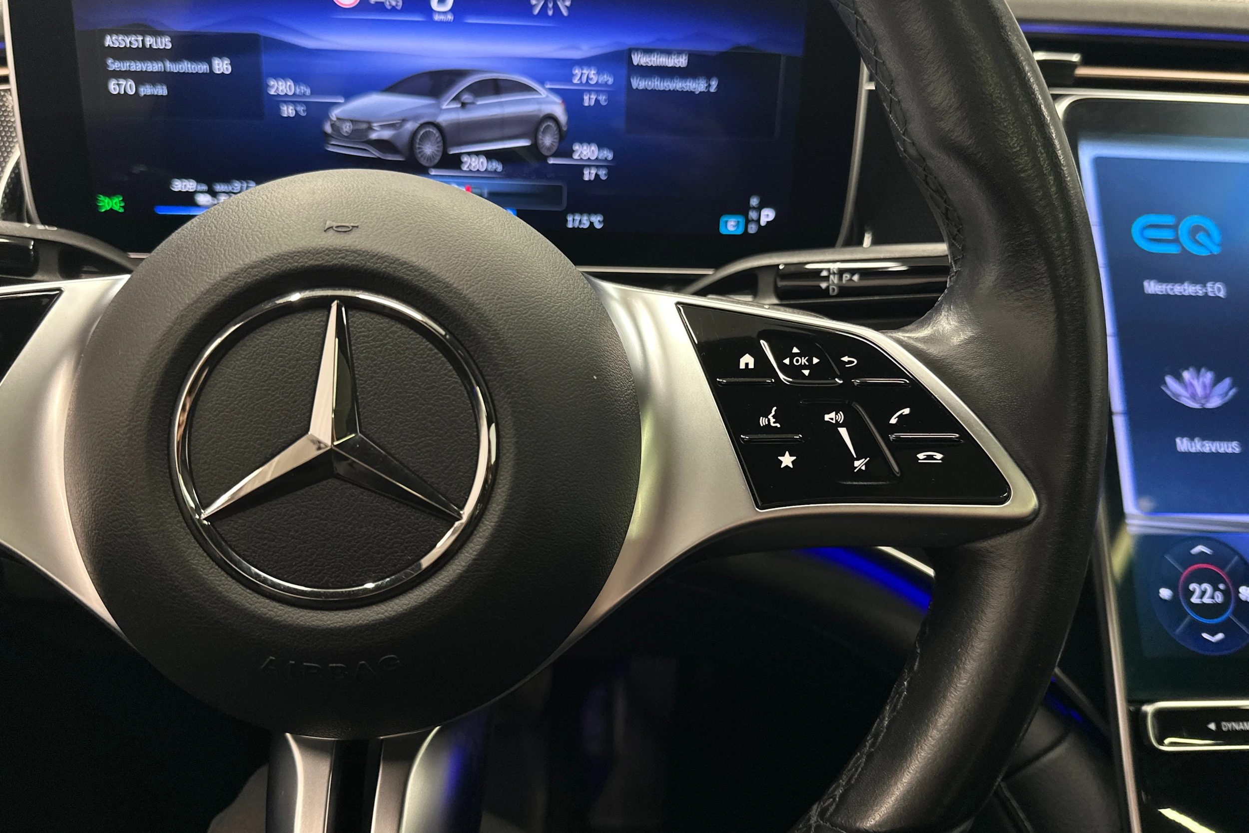 musta Mercedes-Benz EQE 2023 kuva 16.