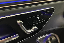 musta Mercedes-Benz EQE 2023 kuva 20.