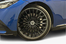 sininen Mercedes-Benz EQE 2023 kuva 9.