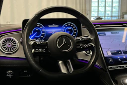 sininen Mercedes-Benz EQE 2023 kuva 17.
