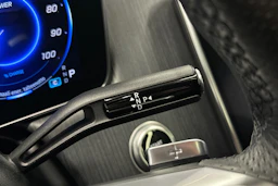 sininen Mercedes-Benz EQE 2023 kuva 20.