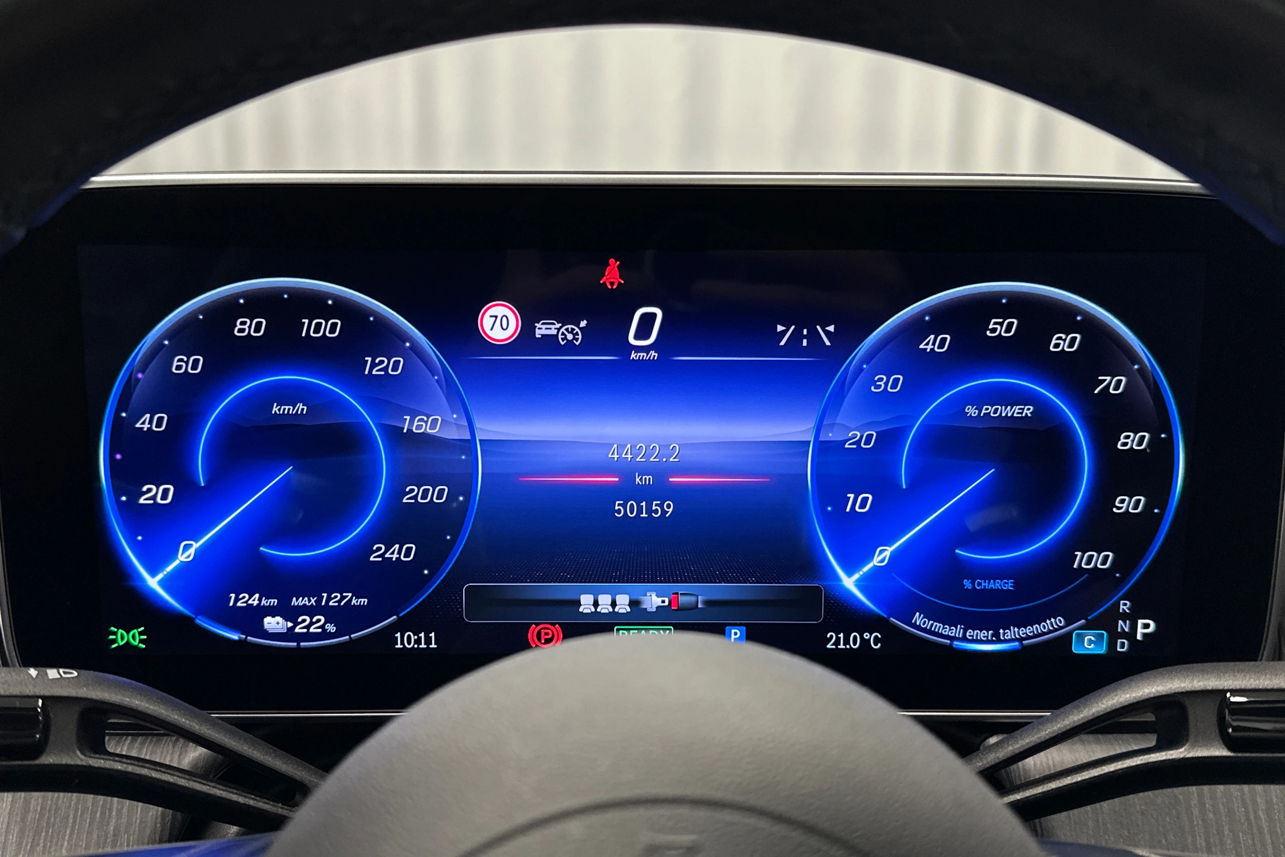 sininen Mercedes-Benz EQE 2023 kuva 21.
