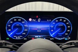 sininen Mercedes-Benz EQE 2023 kuva 21.