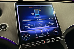 sininen Mercedes-Benz EQE 2023 kuva 23.