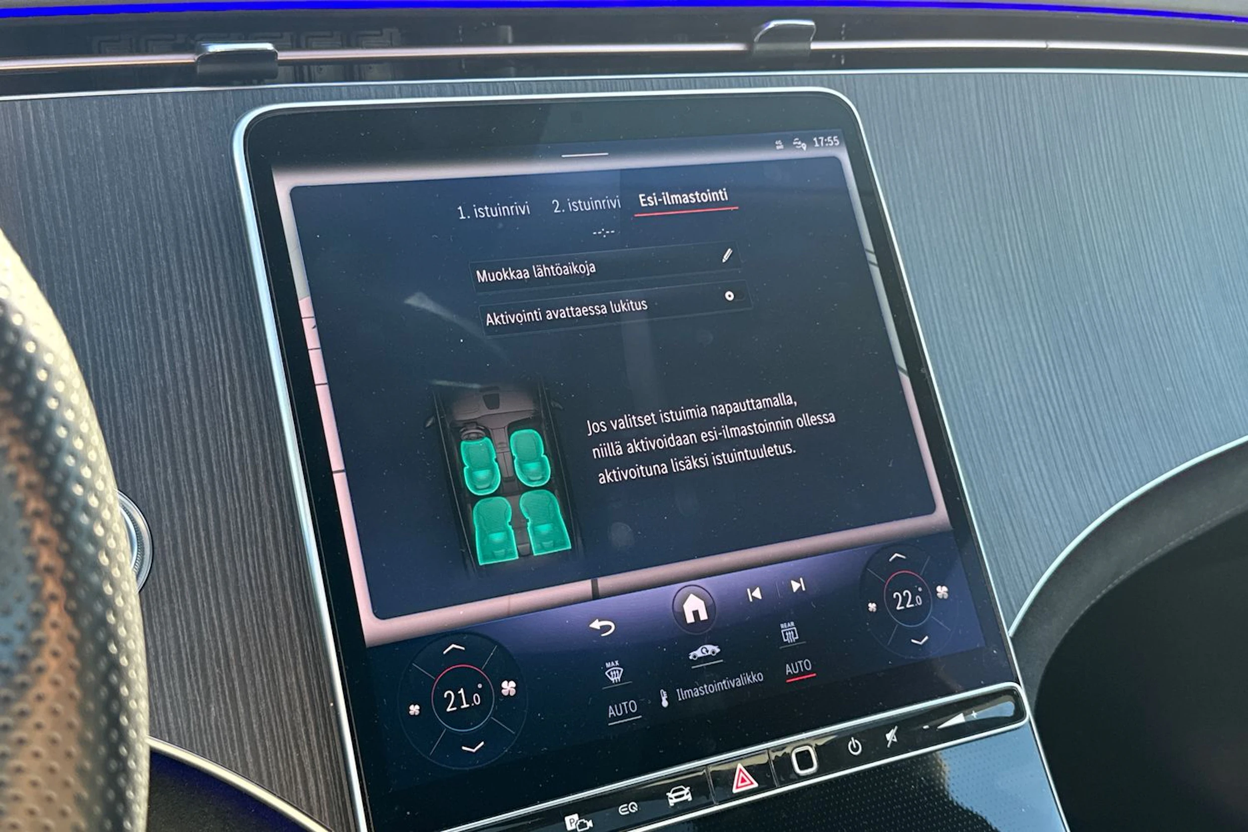 Punainen Mercedes-Benz EQE 2023 kuva 9.