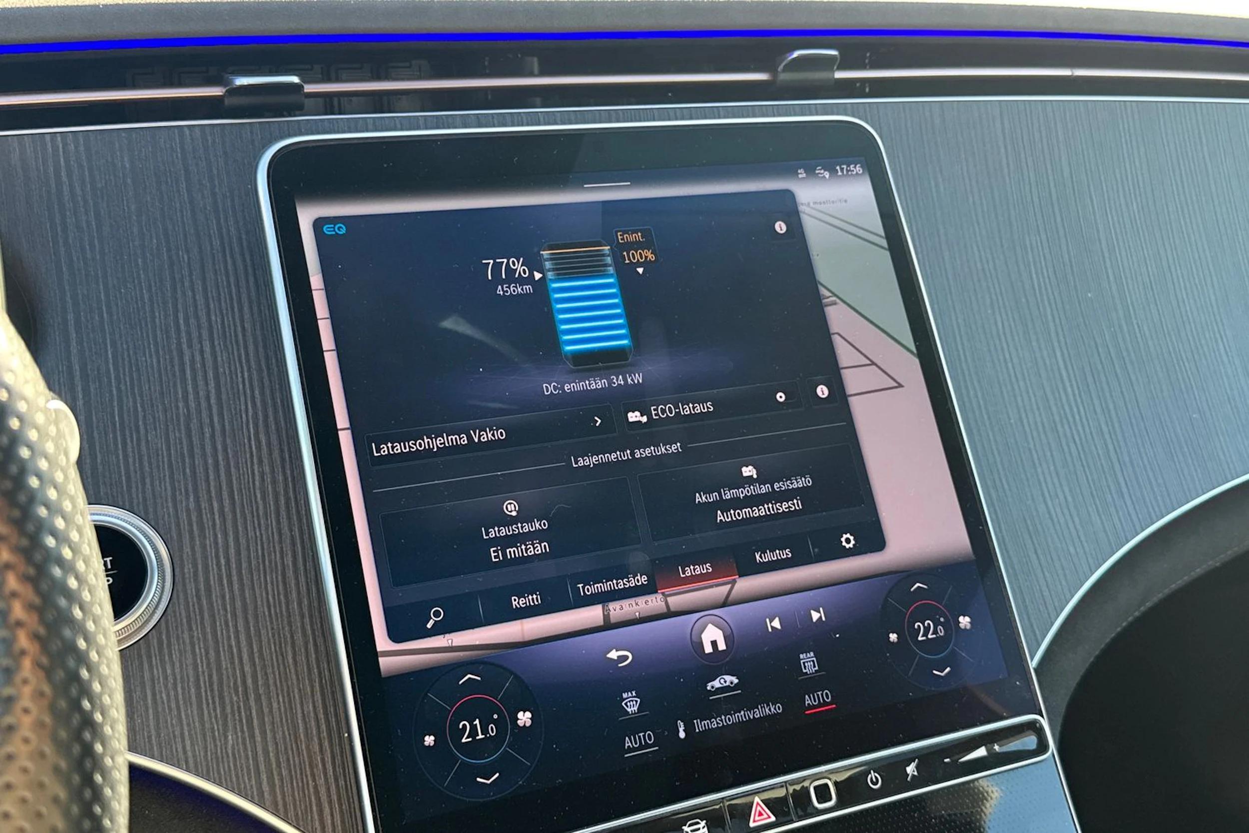 Punainen Mercedes-Benz EQE 2023 kuva 10.