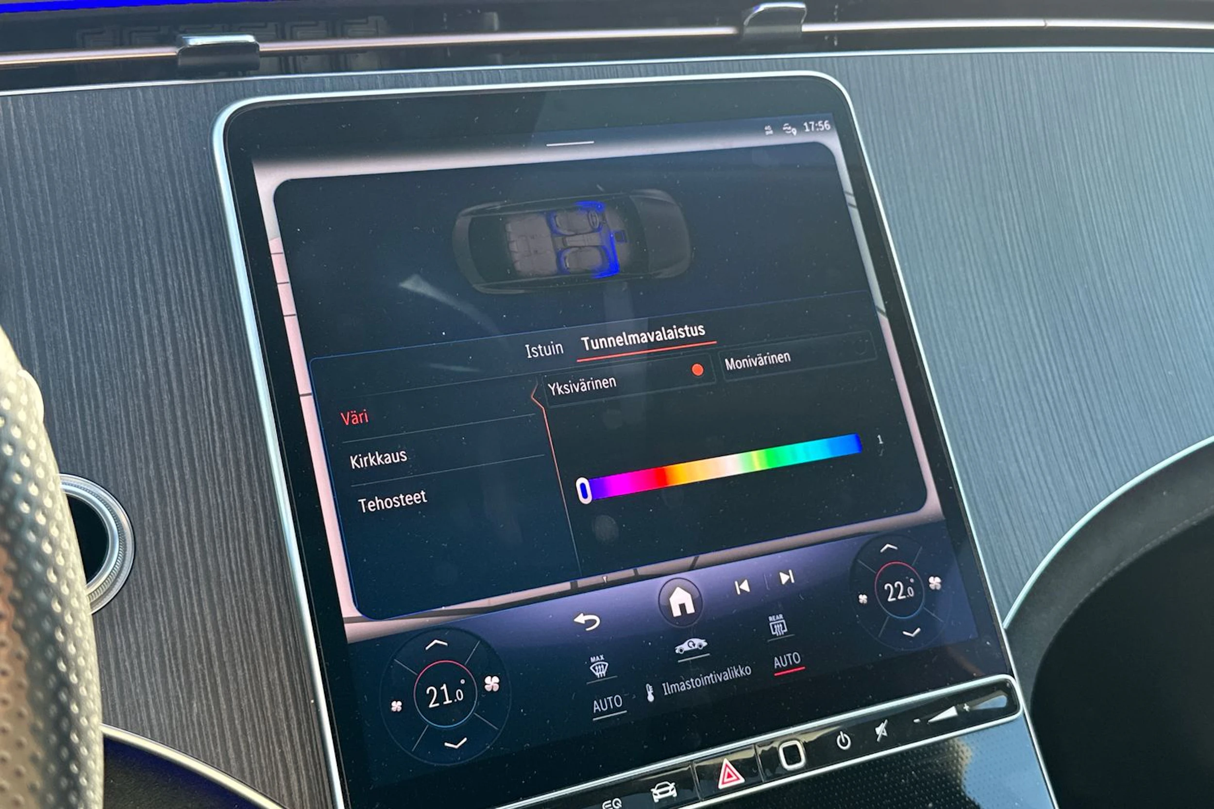 Punainen Mercedes-Benz EQE 2023 kuva 11.