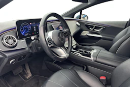 Sininen Mercedes-Benz EQE 2023 kuva 3.