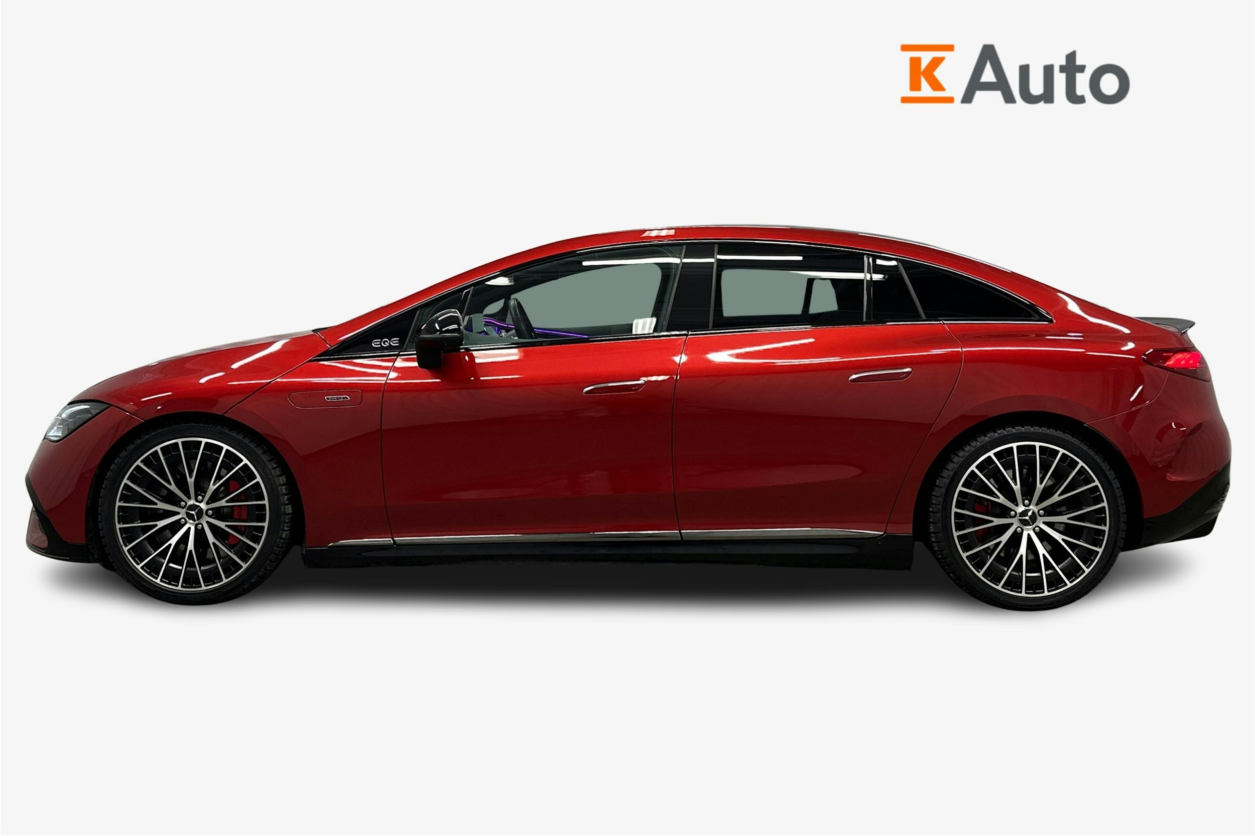 punainen Mercedes-Benz EQE 2023 kuva 6.