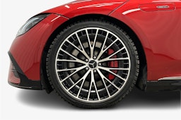 punainen Mercedes-Benz EQE 2023 kuva 11.