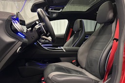 punainen Mercedes-Benz EQE 2023 kuva 31.