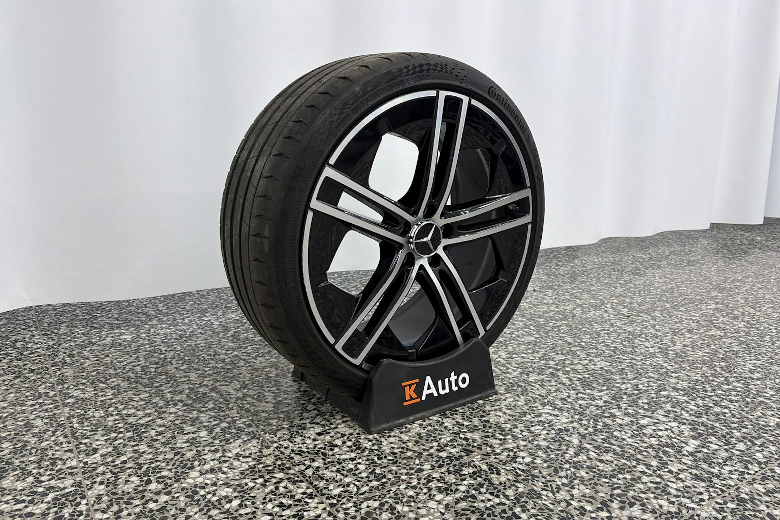 harmaa Mercedes-Benz EQE 2023 kuva 13.