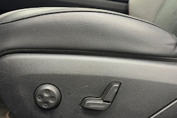 harmaa Mercedes-Benz EQE 2023 kuva 16.