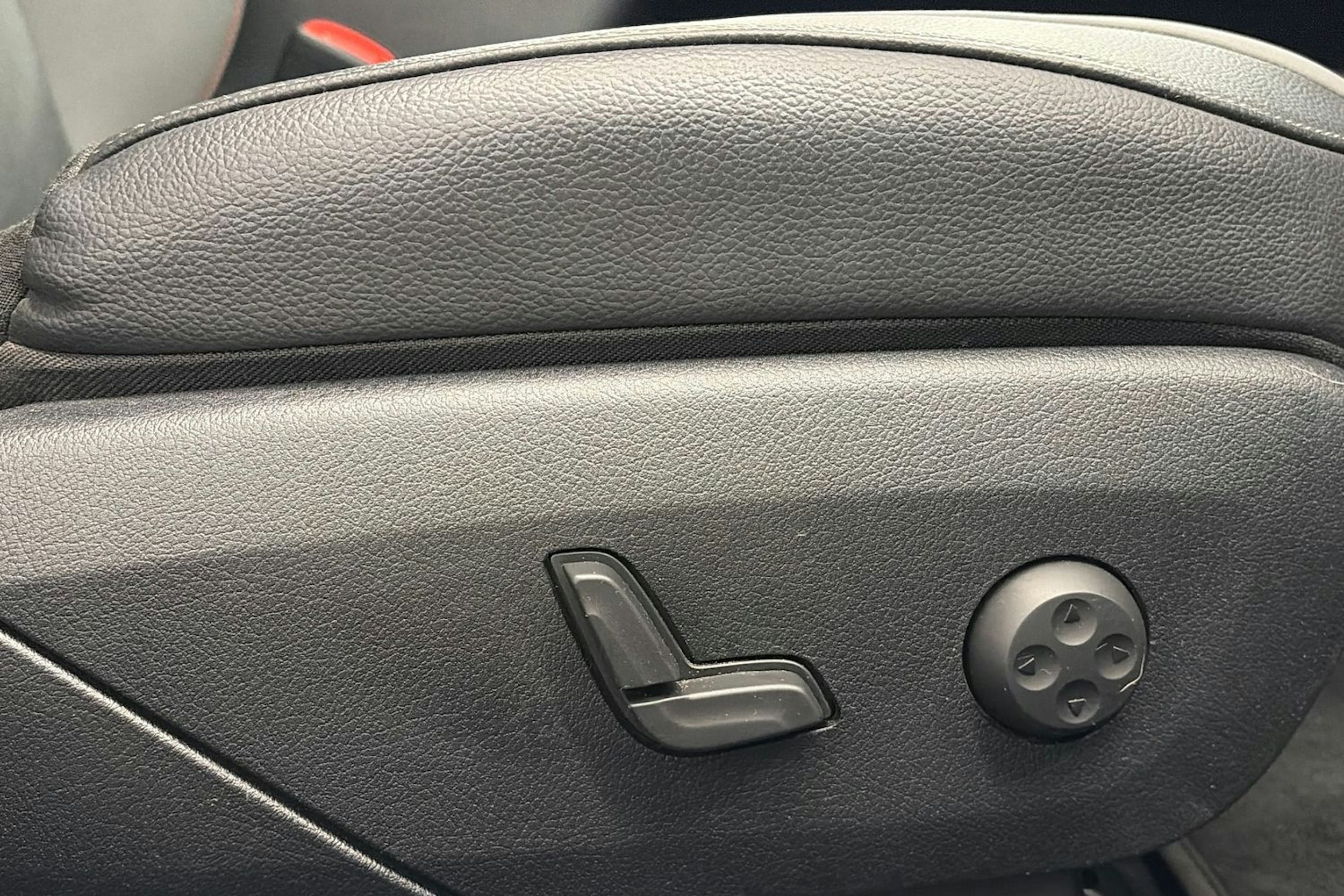 harmaa Mercedes-Benz EQE 2023 kuva 17.