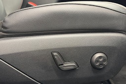 harmaa Mercedes-Benz EQE 2023 kuva 17.