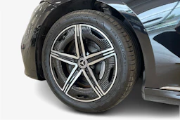 musta Mercedes-Benz EQE 2023 kuva 9.
