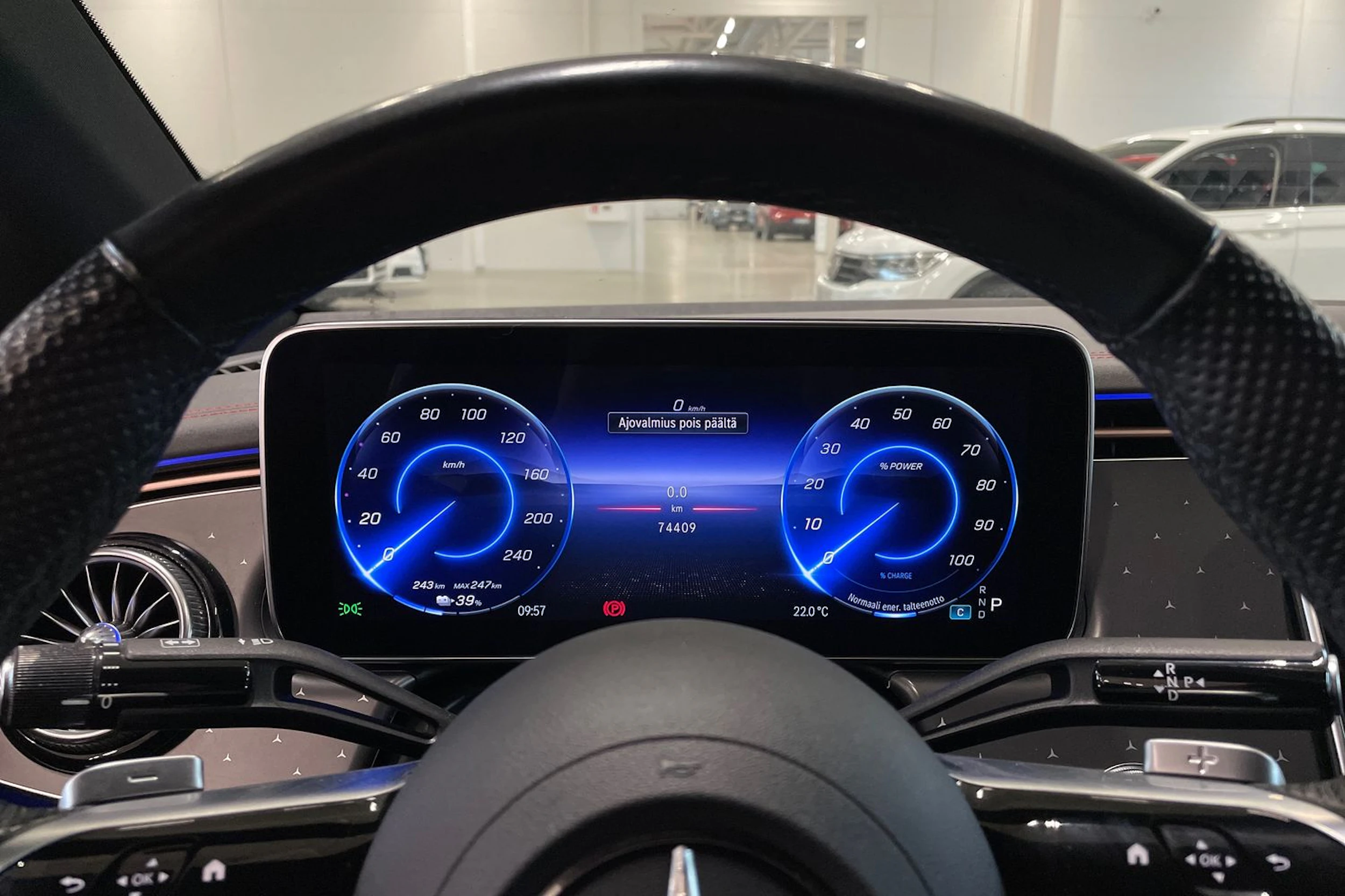 musta Mercedes-Benz EQE 2023 kuva 12.