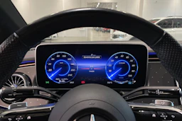 musta Mercedes-Benz EQE 2023 kuva 12.