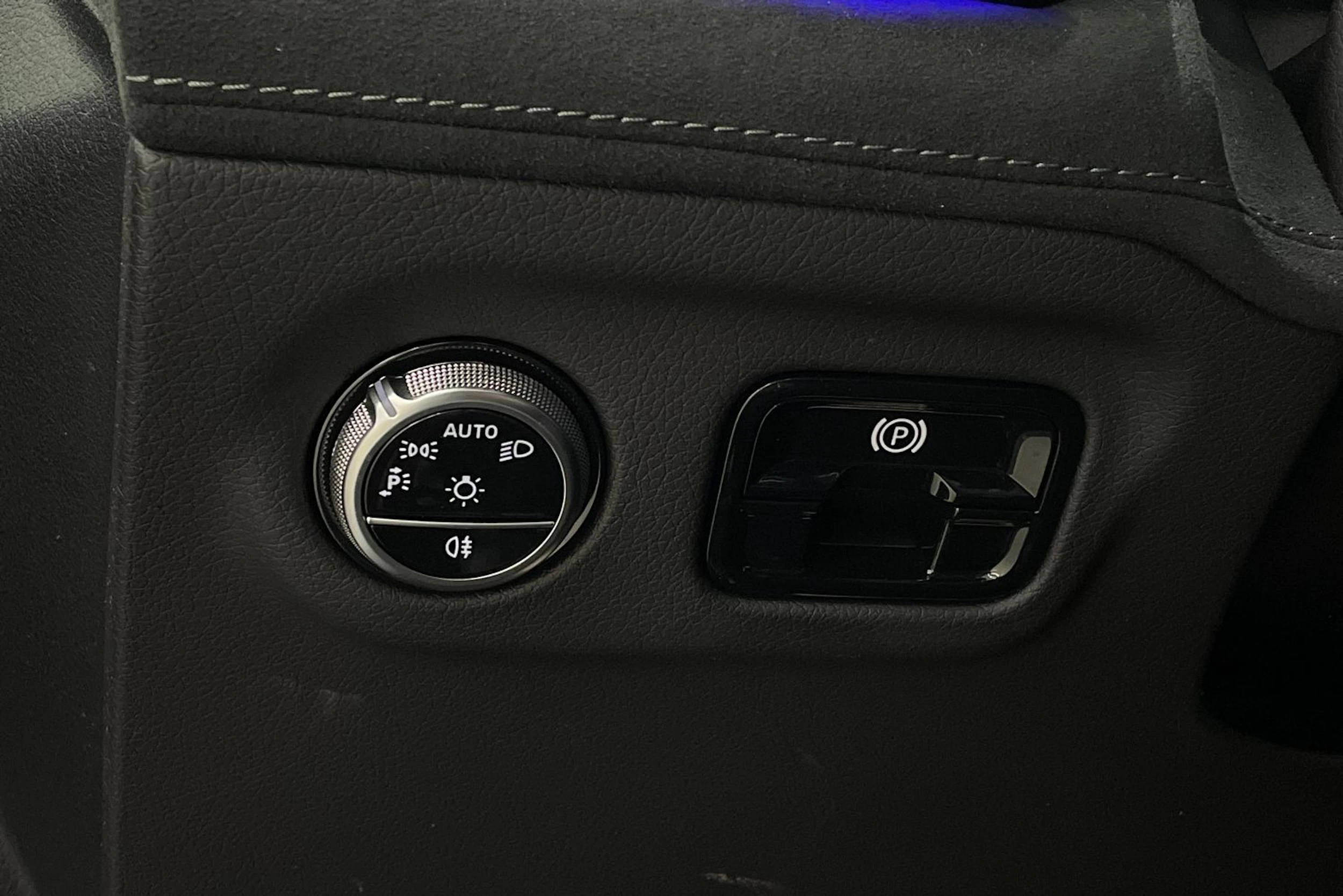musta Mercedes-Benz EQE 2023 kuva 29.