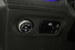 musta Mercedes-Benz EQE 2023 kuva 29.