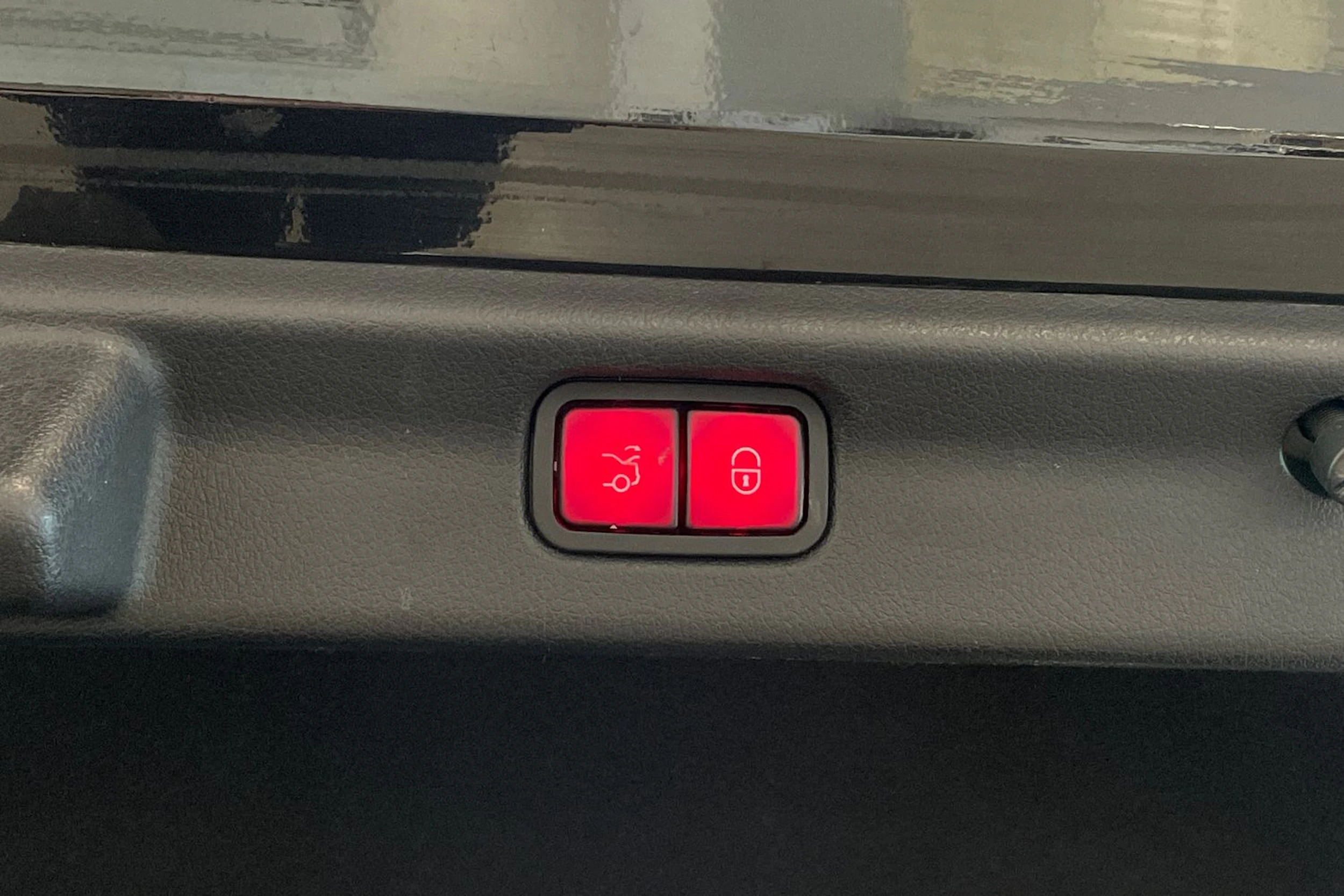 musta Mercedes-Benz EQE 2023 kuva 31.