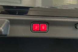 musta Mercedes-Benz EQE 2023 kuva 31.