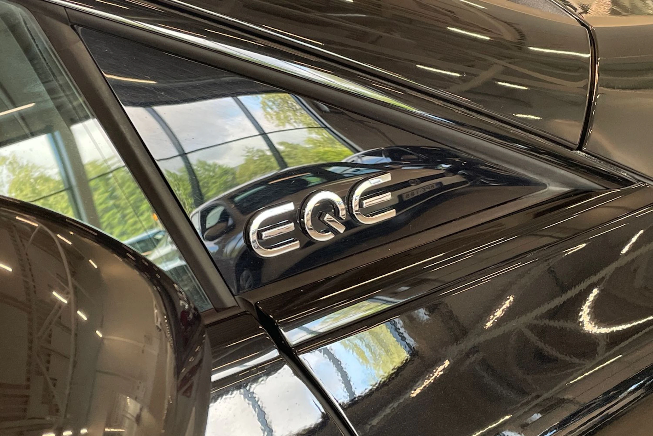 musta Mercedes-Benz EQE 2023 kuva 34.