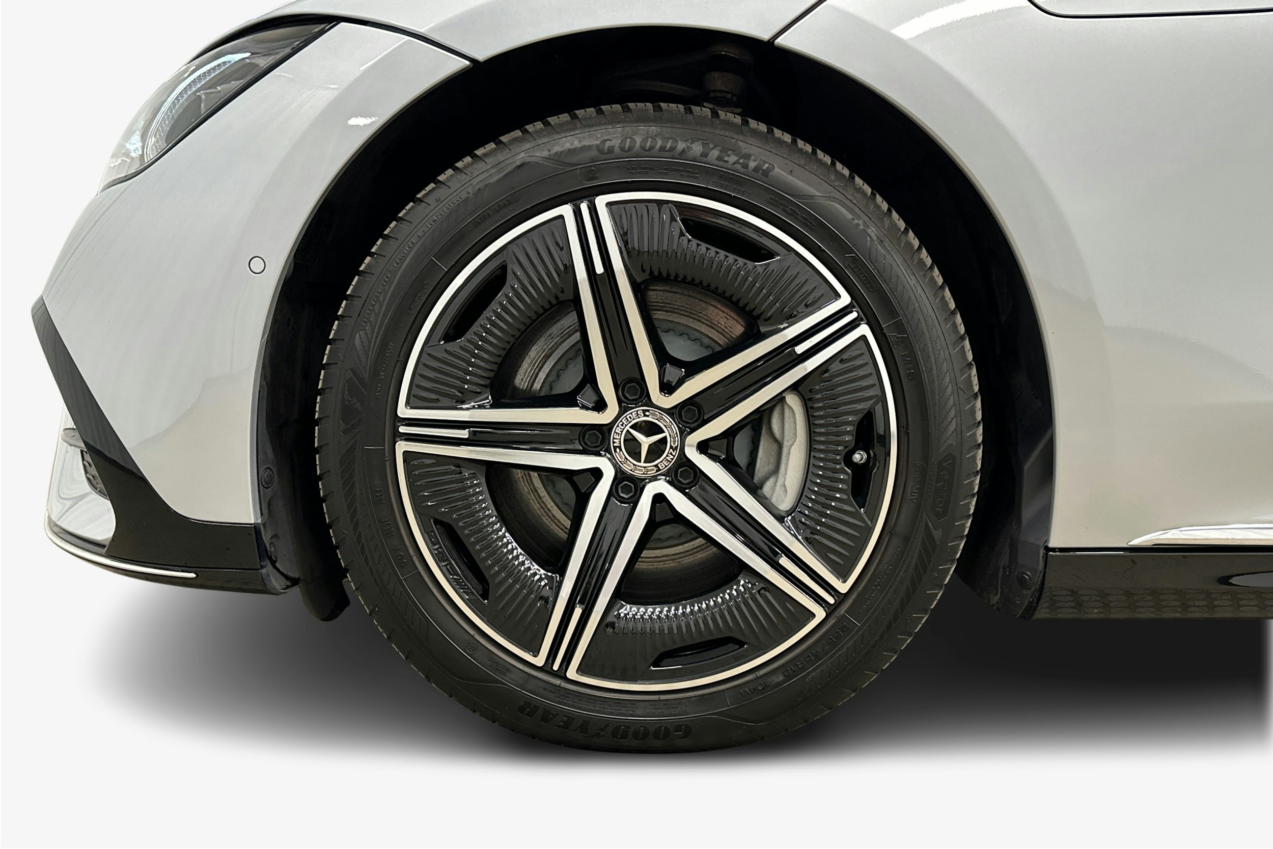 hopea Mercedes-Benz EQE 2023 kuva 11.