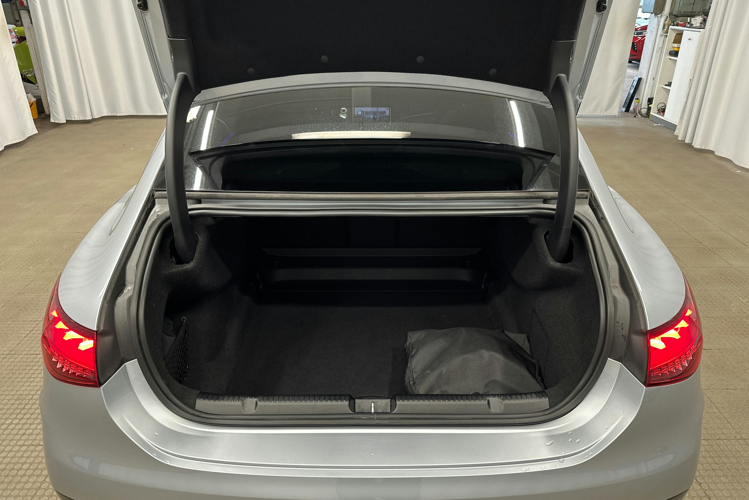 hopea Mercedes-Benz EQE 2023 kuva 29.