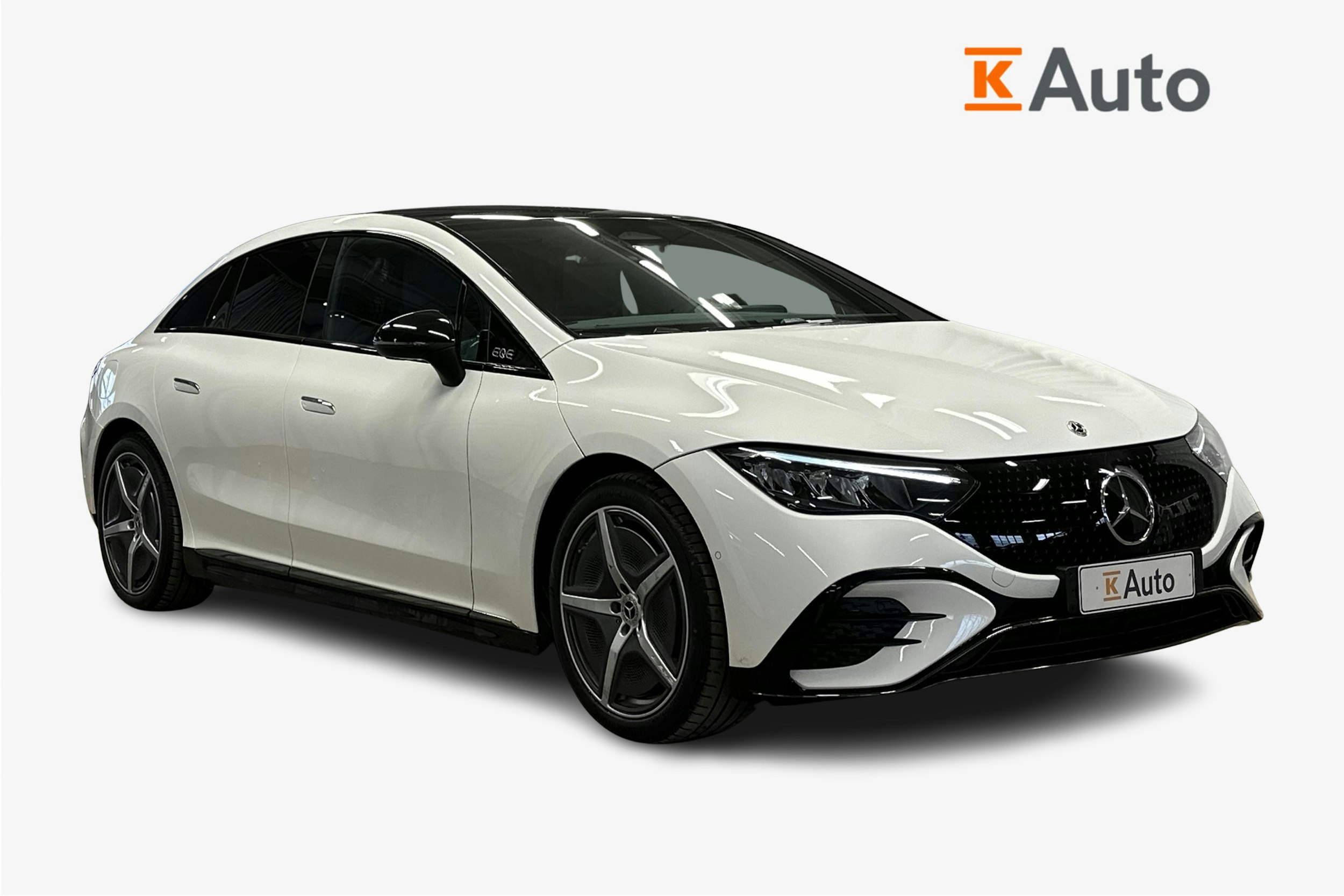 valkoinen Mercedes-Benz EQE 2024 kuva 1.