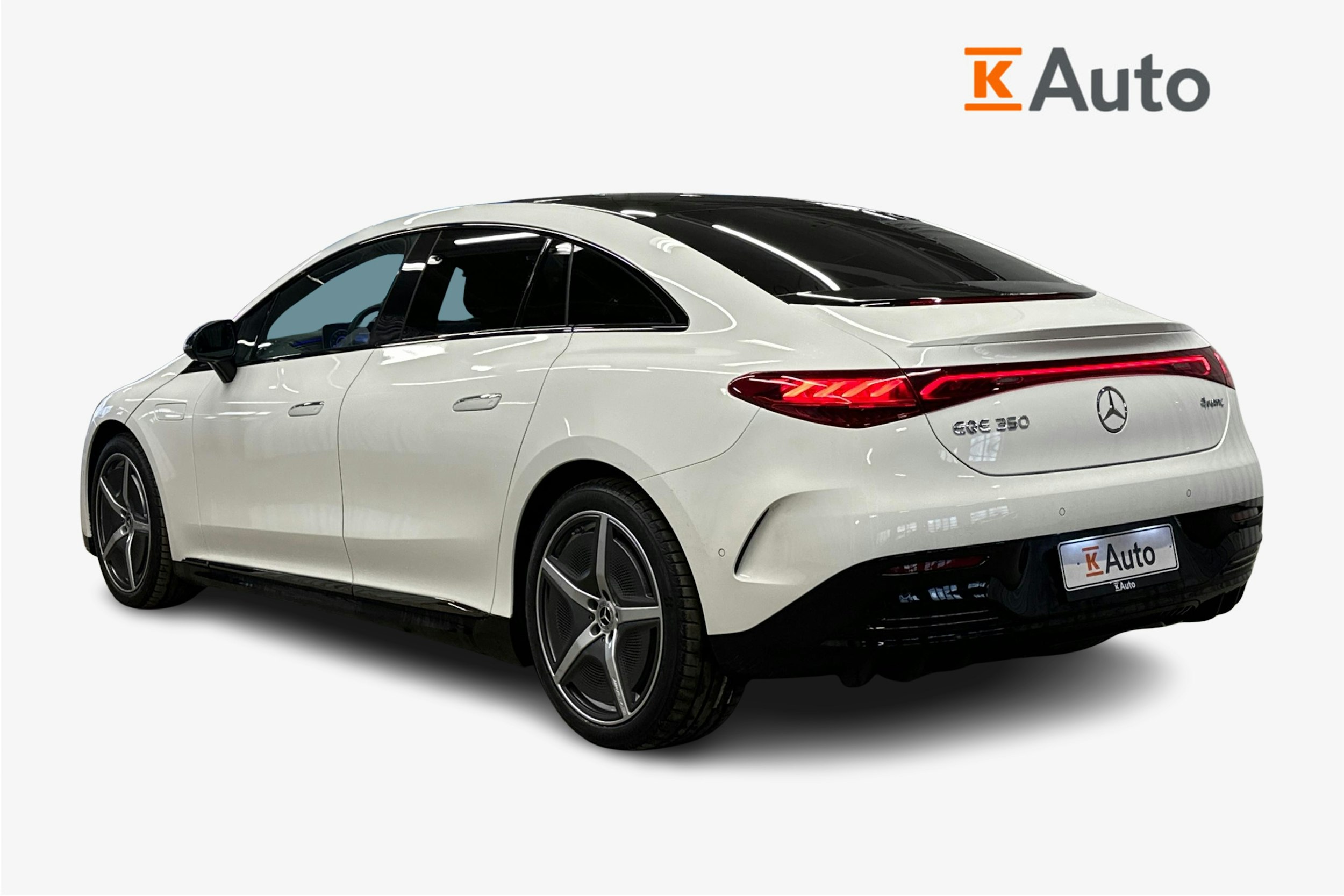 valkoinen Mercedes-Benz EQE 2024 kuva 2.