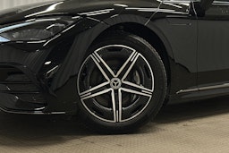 musta Mercedes-Benz EQE 2024 kuva 13.