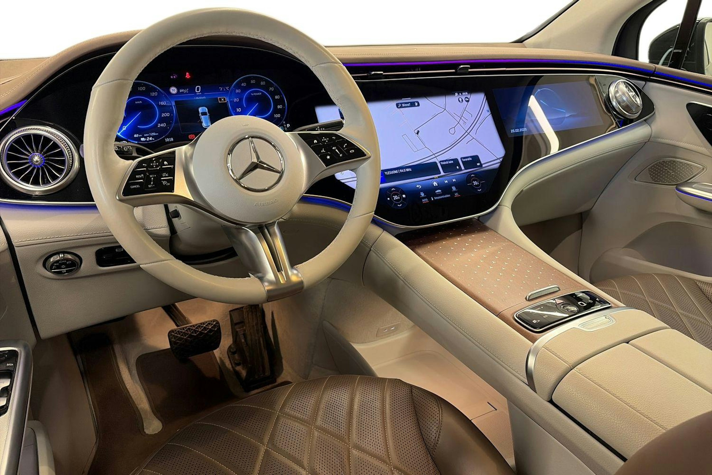 harmaa Mercedes-Benz EQE 2024 kuva 7.