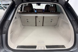 harmaa Mercedes-Benz EQE 2024 kuva 14.