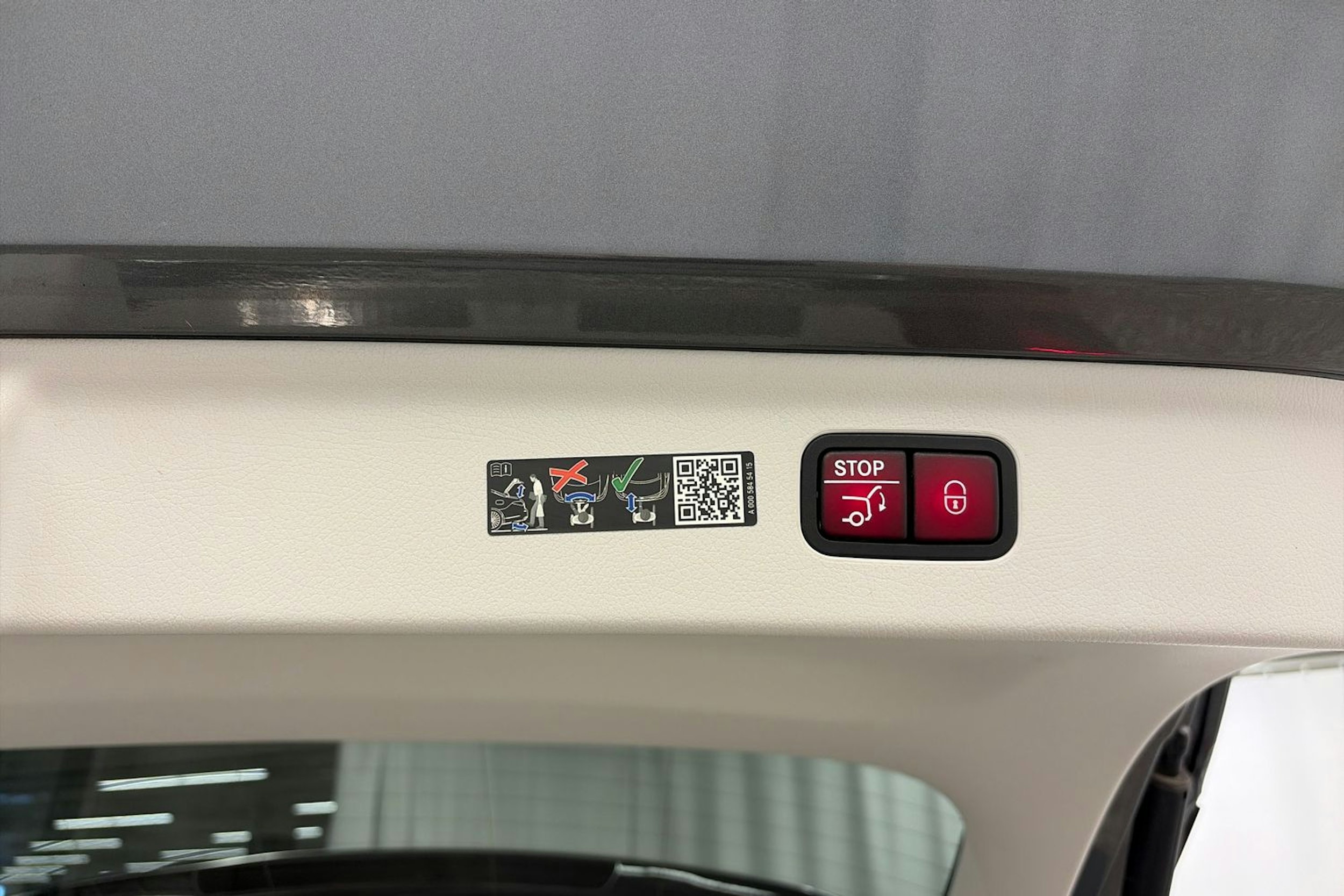 harmaa Mercedes-Benz EQE 2024 kuva 15.