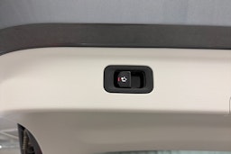 harmaa Mercedes-Benz EQE 2024 kuva 16.