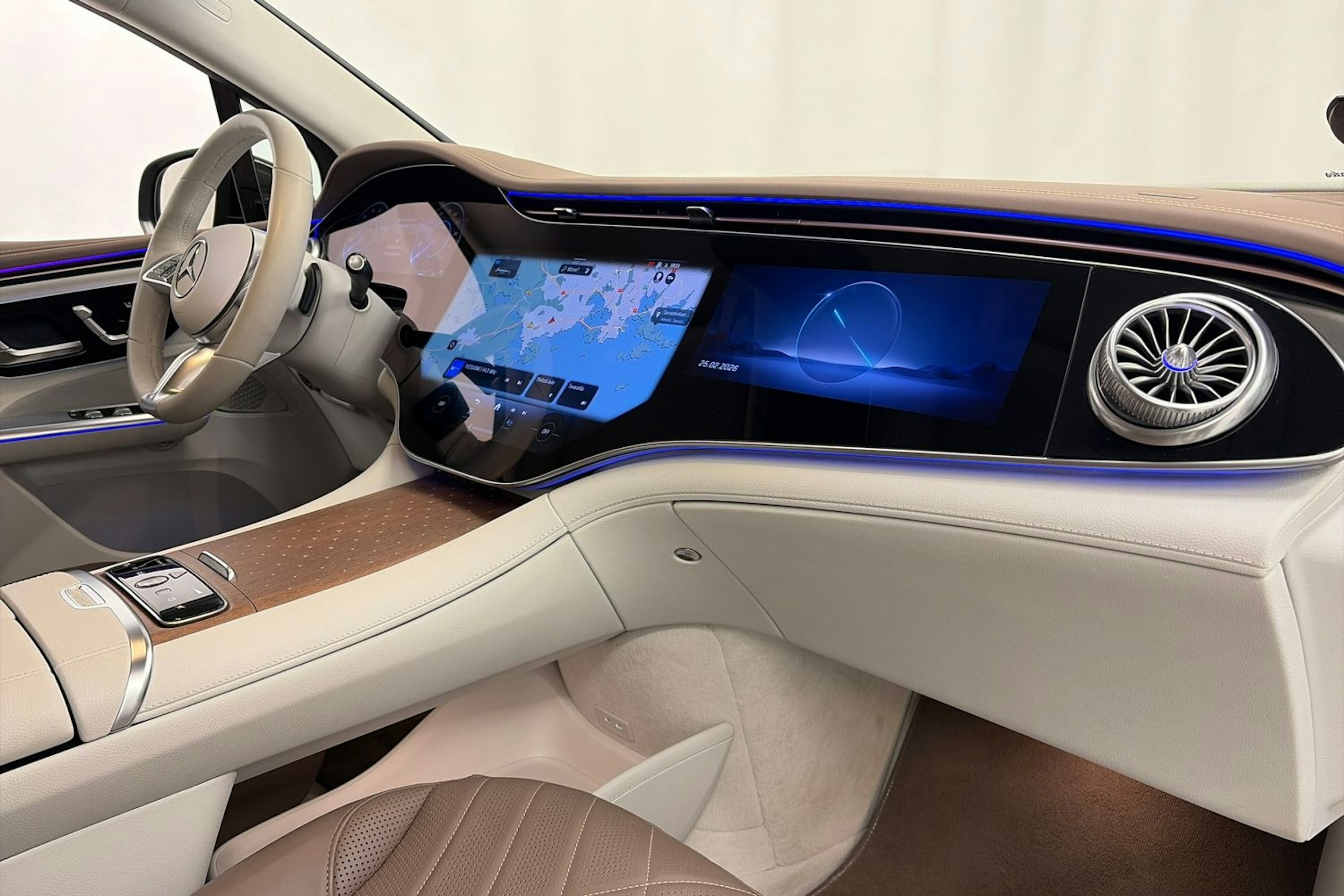 harmaa Mercedes-Benz EQE 2024 kuva 20.