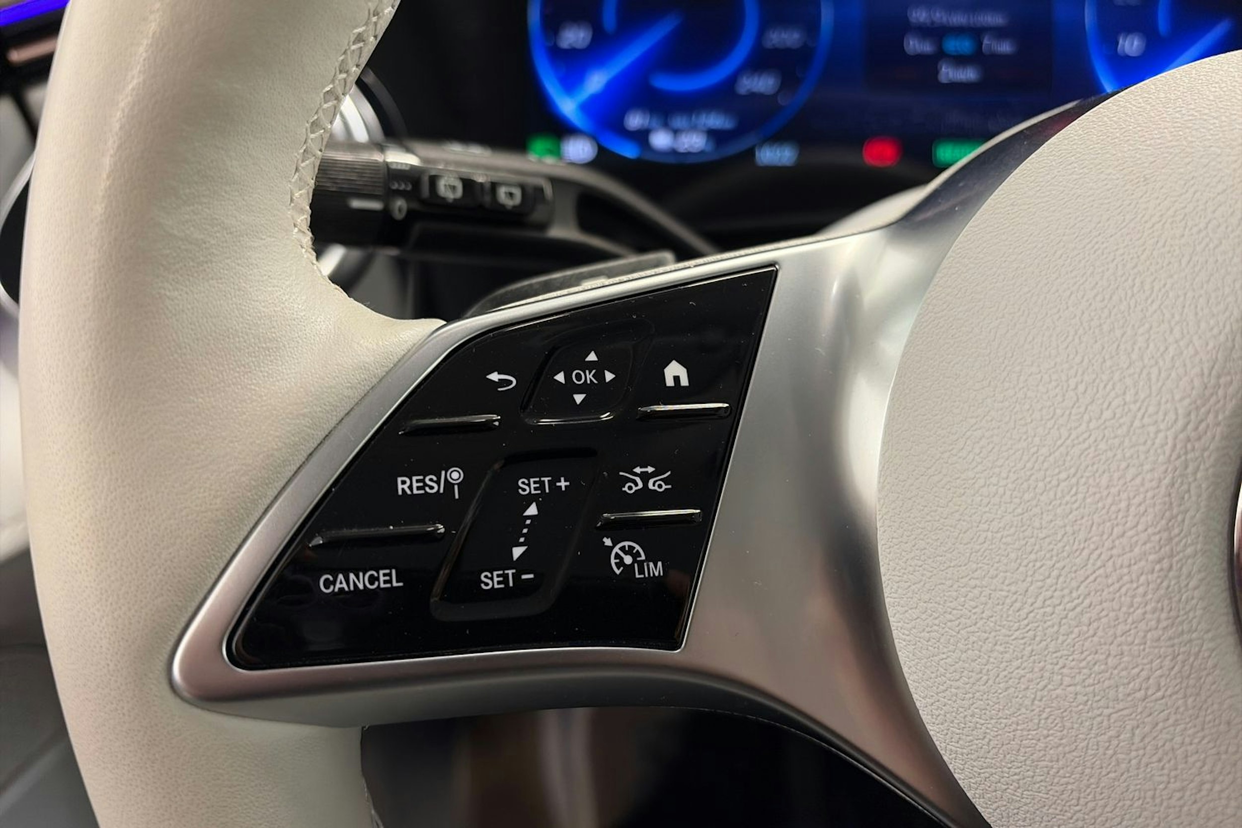 harmaa Mercedes-Benz EQE 2024 kuva 22.