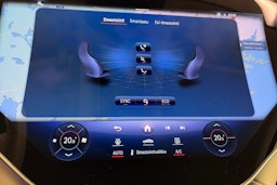 harmaa Mercedes-Benz EQE 2024 kuva 30.