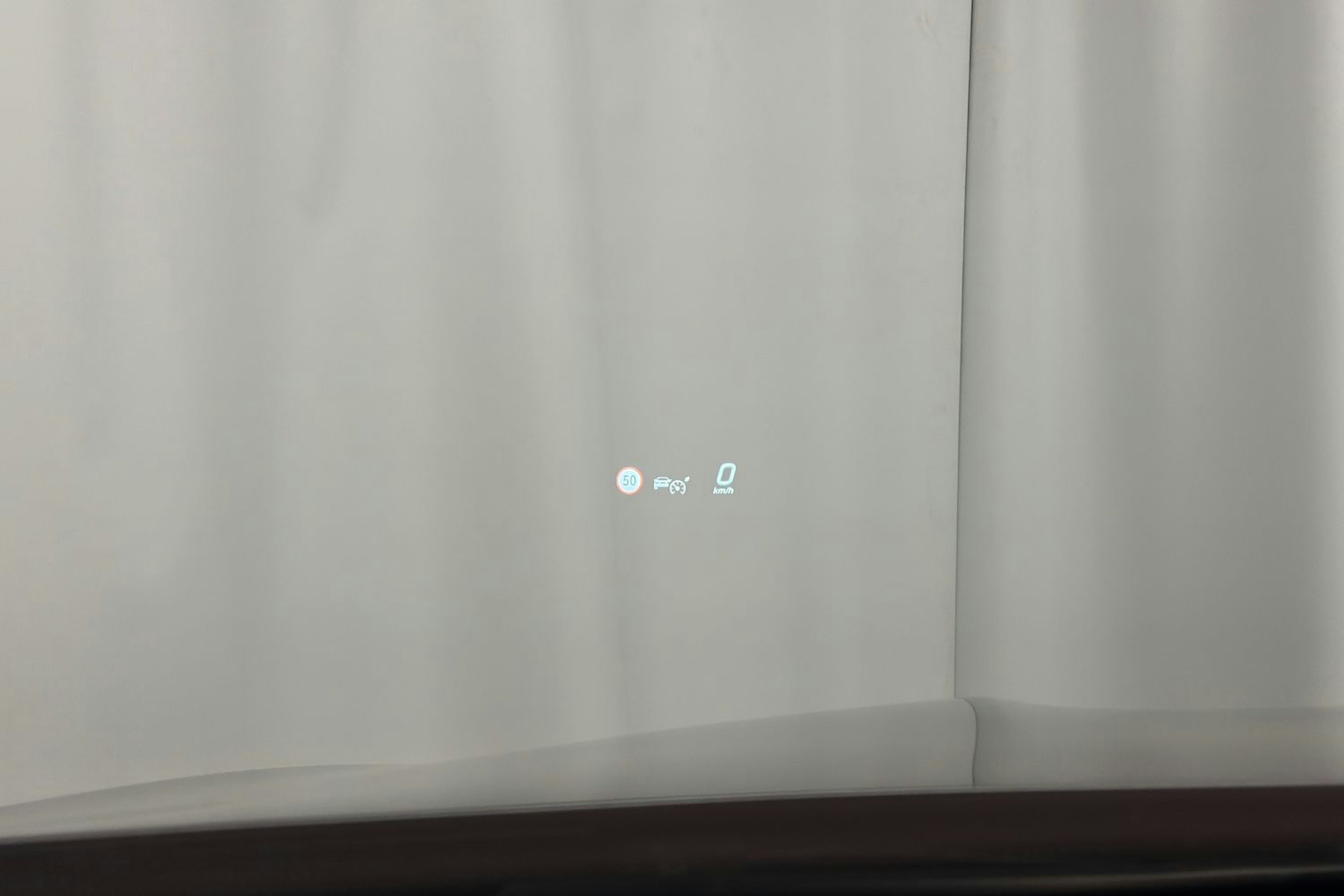 harmaa Mercedes-Benz EQE 2024 kuva 32.