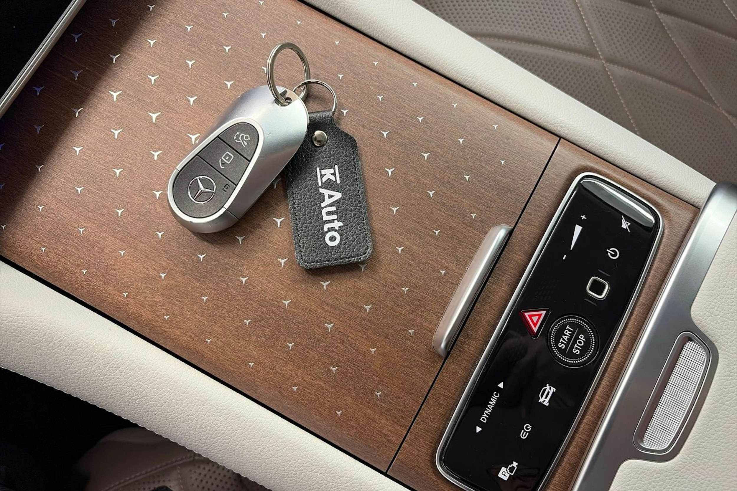 harmaa Mercedes-Benz EQE 2024 kuva 37.