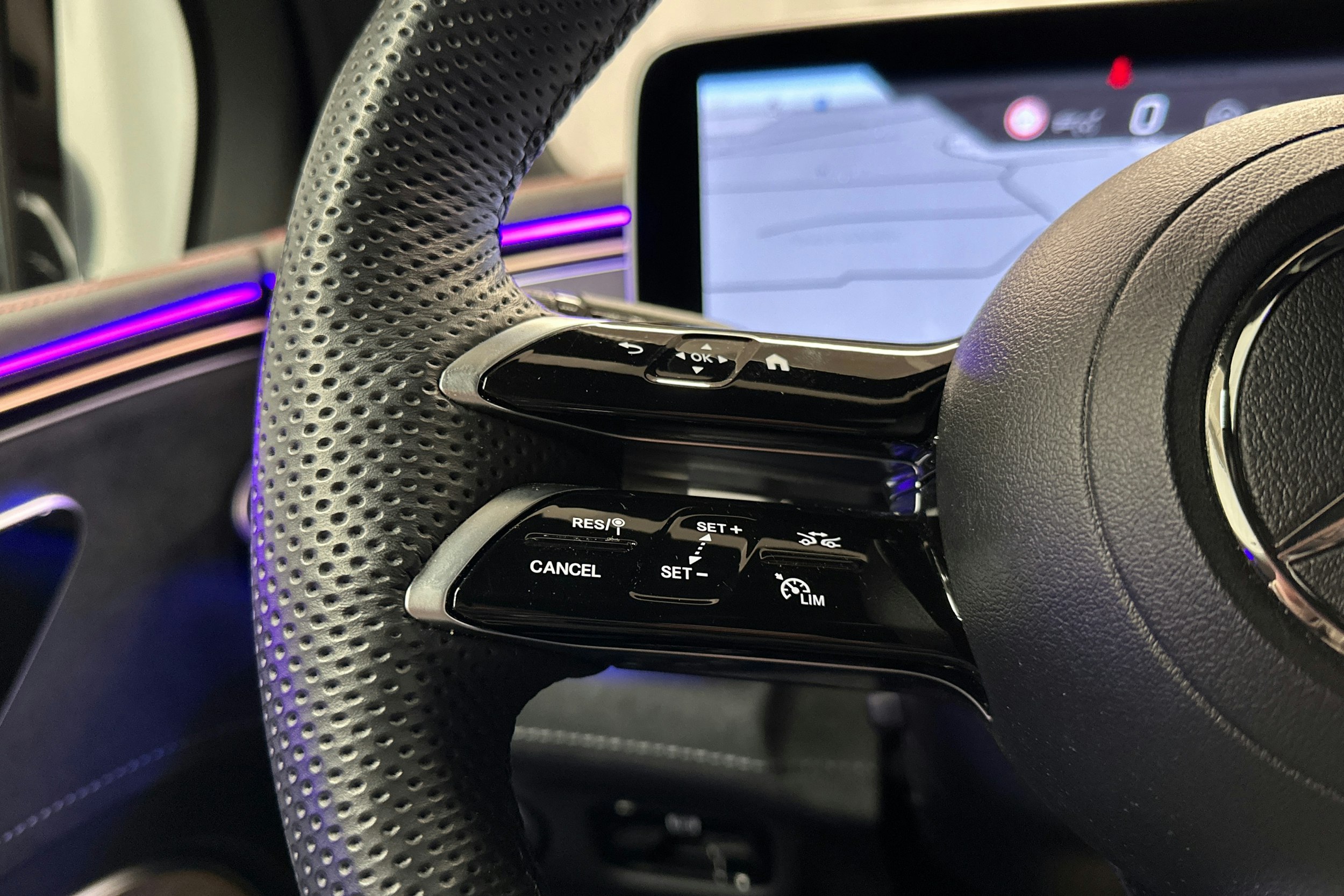 harmaa Mercedes-Benz EQE SUV 2024 kuva 14.