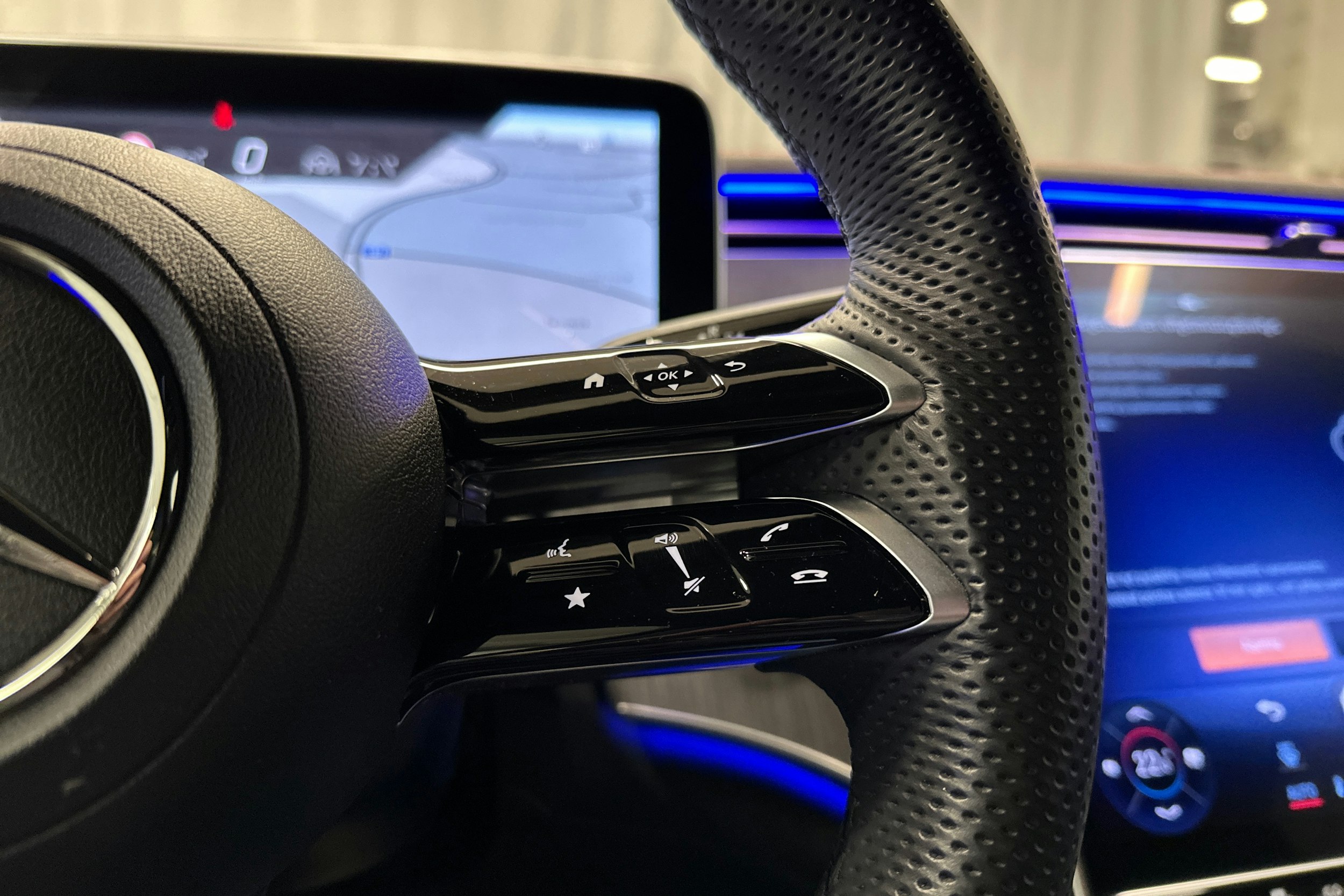 harmaa Mercedes-Benz EQE SUV 2024 kuva 15.